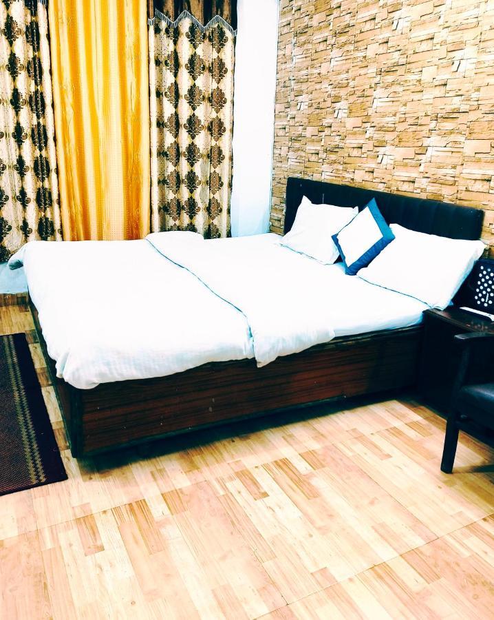 Hotel Holiday Dalhousie - Near Ghandhi Chowk Mall Road Exterior foto