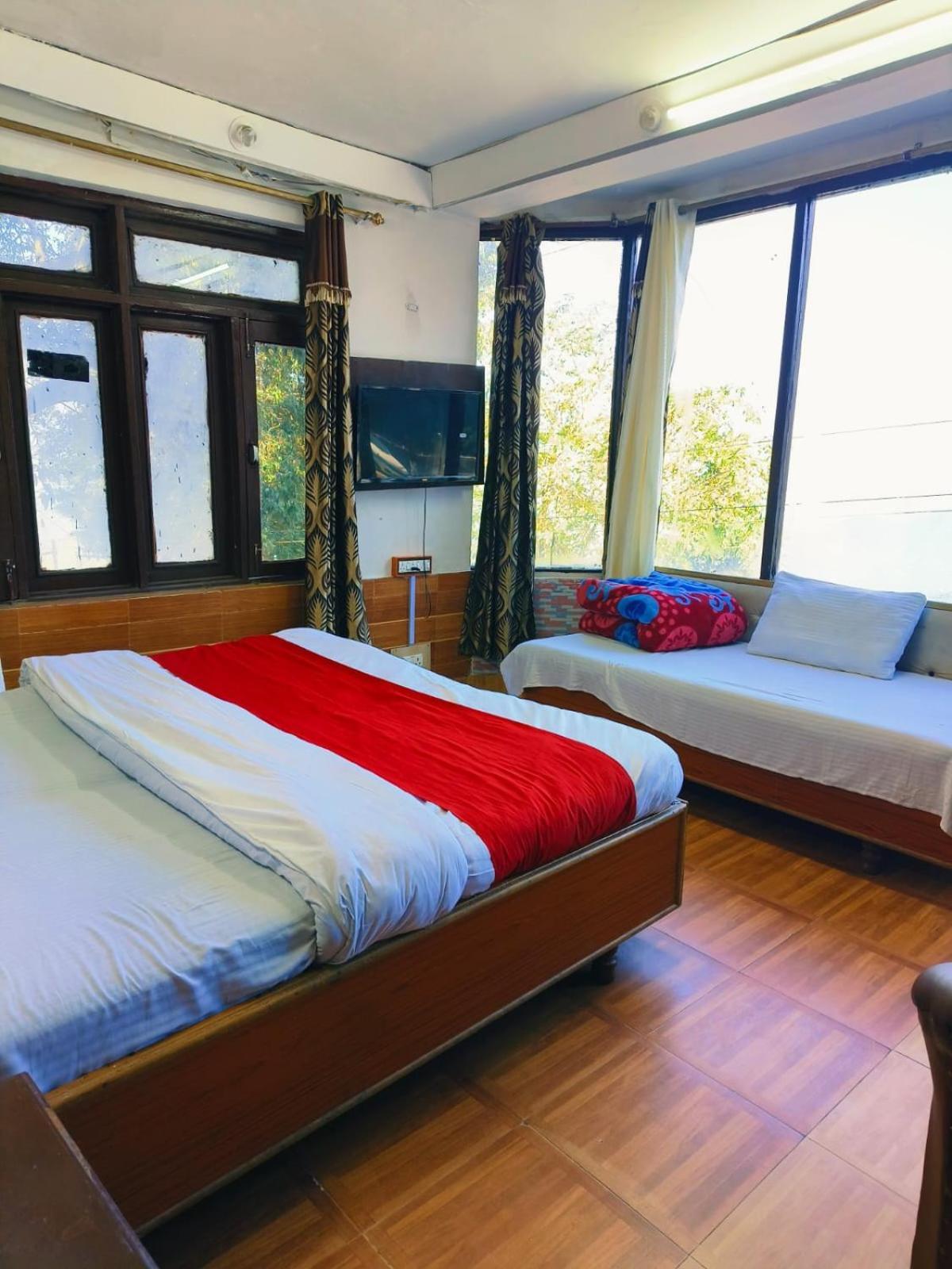 Hotel Holiday Dalhousie - Near Ghandhi Chowk Mall Road Exterior foto